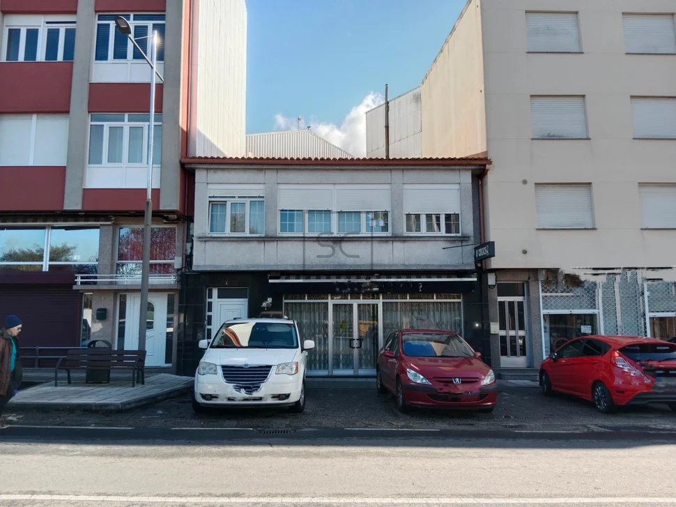 Vivienda con local comercial en baio-zas