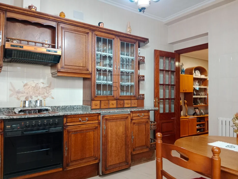 Vivienda con local comercial en baio-zas