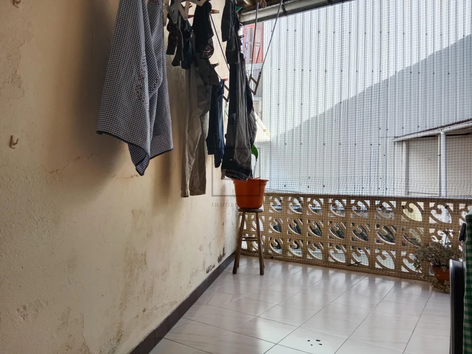 Vivienda con local comercial en baio-zas