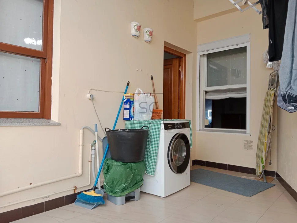 Vivienda con local comercial en baio-zas