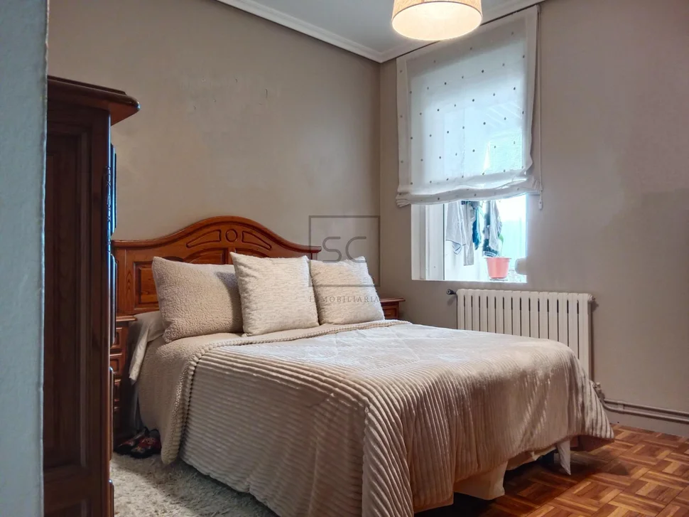 Vivienda con local comercial en baio-zas