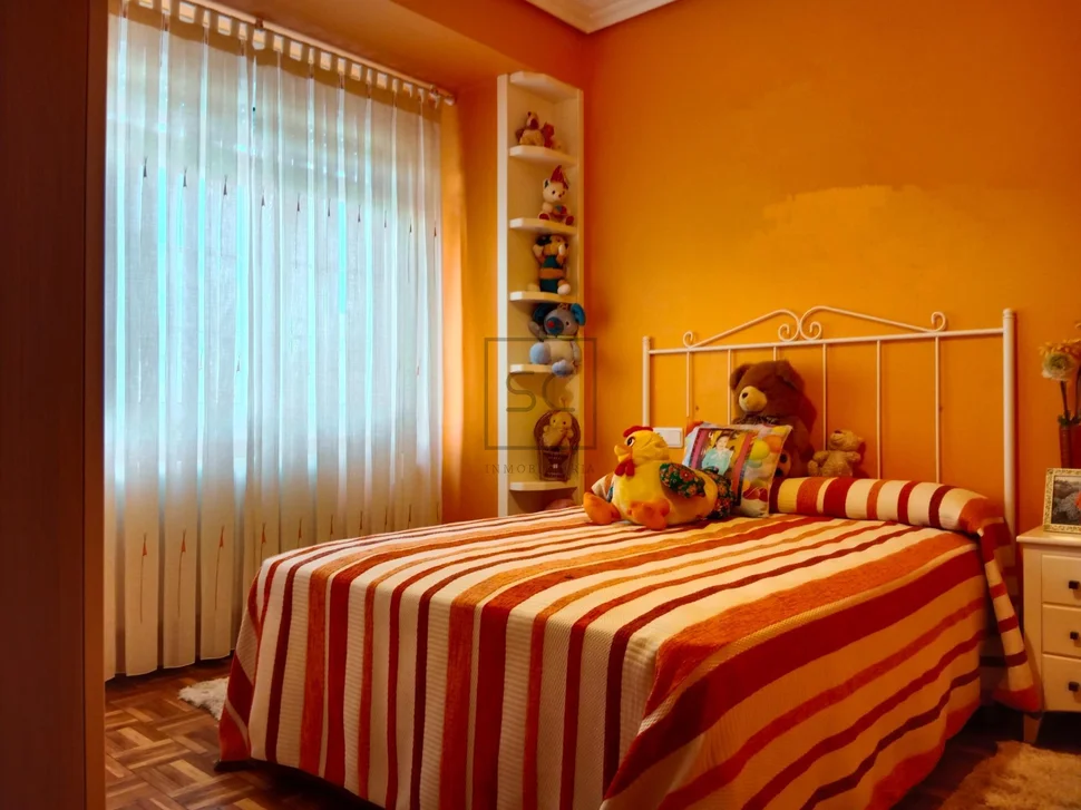 Vivienda con local comercial en baio-zas