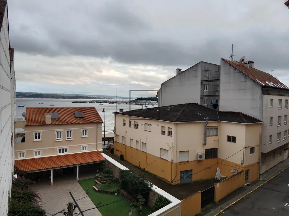 Piso con vistas parciales a la ría, ares