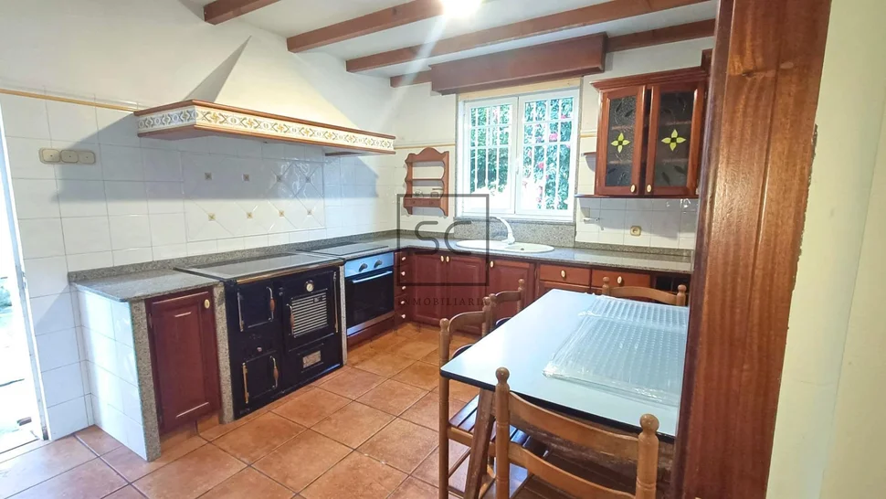 Amplia casa con 6 habitaciones en san sadurniño