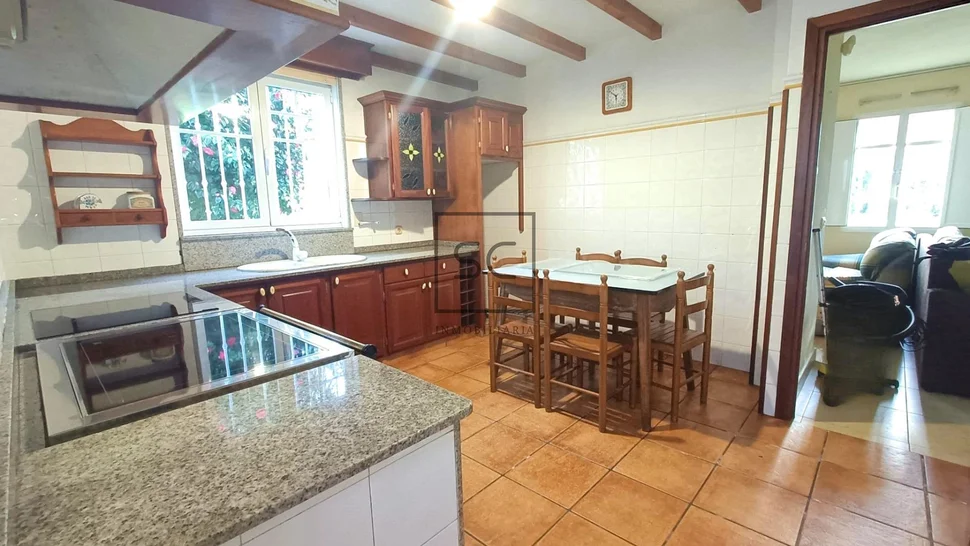 Amplia casa con 6 habitaciones en san sadurniño