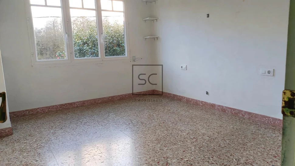 Amplia casa con 6 habitaciones en san sadurniño