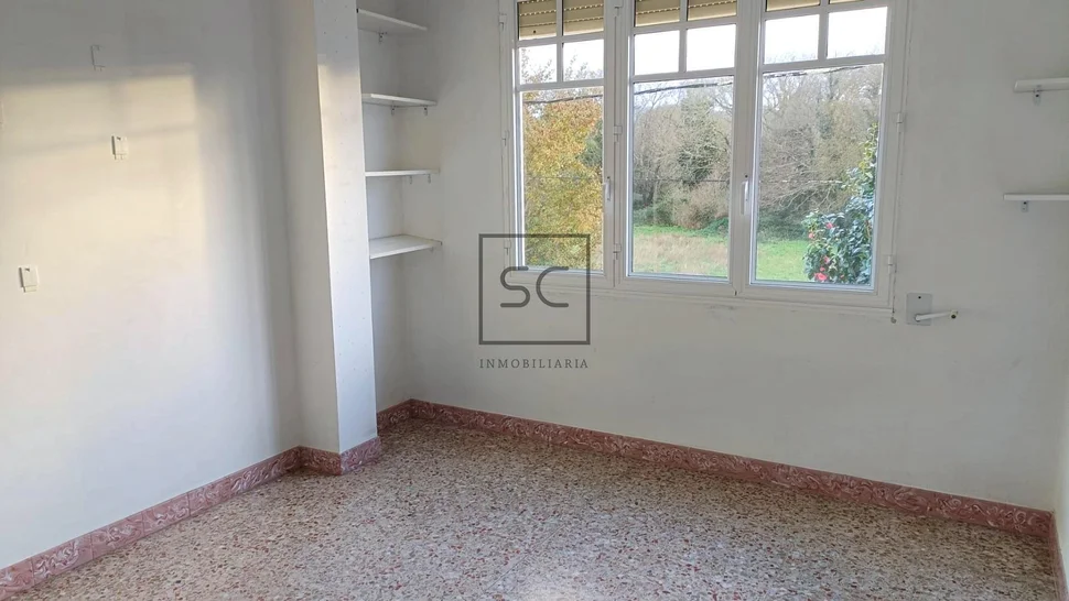 Amplia casa con 6 habitaciones en san sadurniño