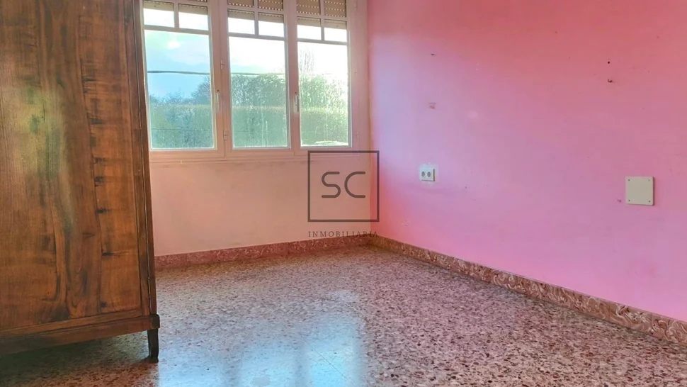 Amplia casa con 6 habitaciones en san sadurniño