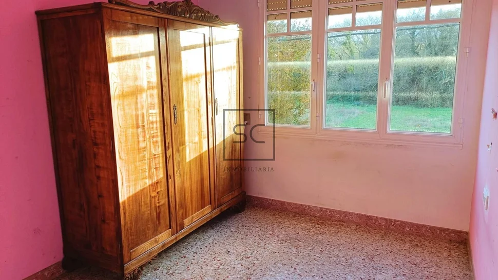 Amplia casa con 6 habitaciones en san sadurniño