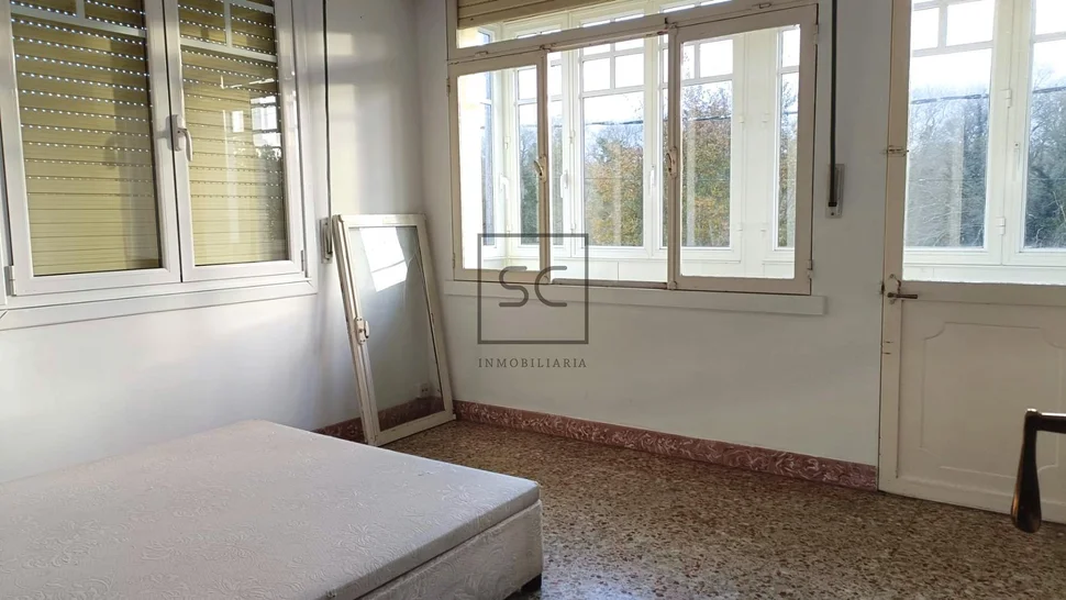 Amplia casa con 6 habitaciones en san sadurniño