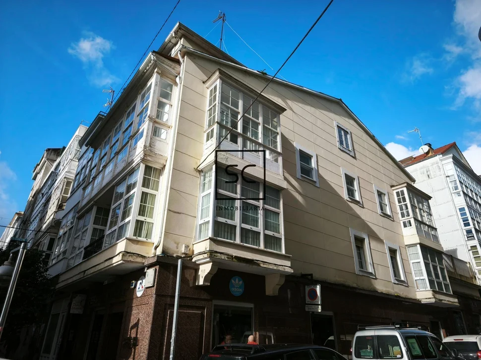 Piso con terraza y galerías en ferrol centro