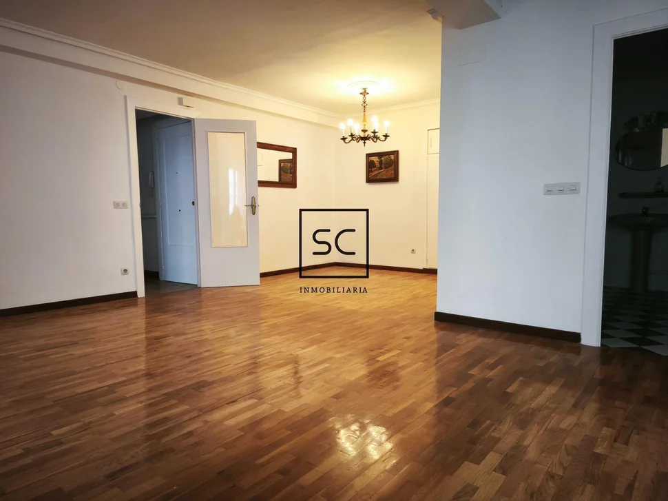 Piso con terraza y galerías en ferrol centro