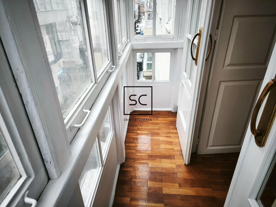 Piso con terraza y galerías en ferrol centro