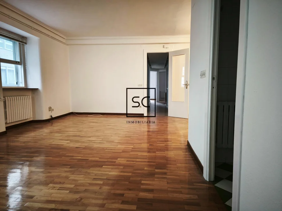 Piso con terraza y galerías en ferrol centro