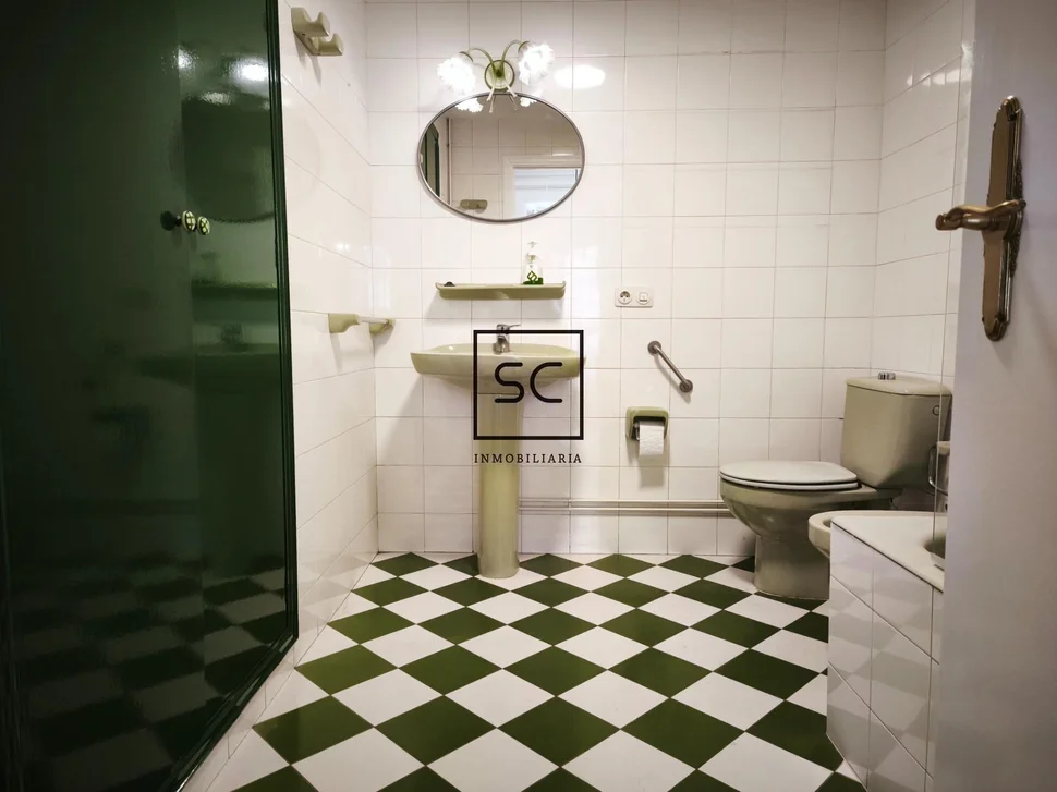 Piso con terraza y galerías en ferrol centro