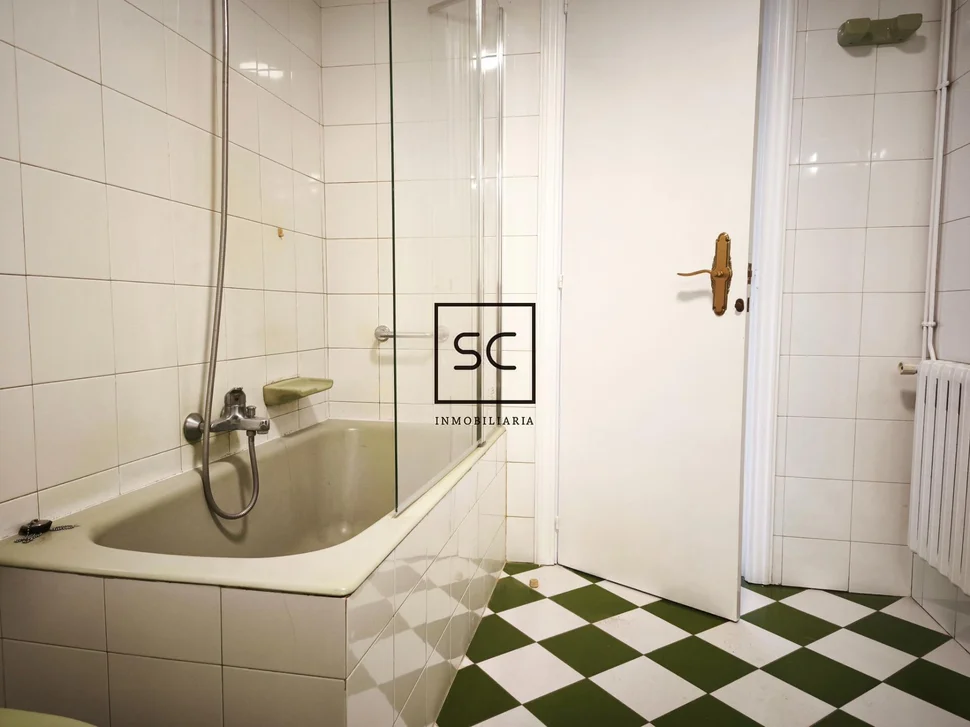 Piso con terraza y galerías en ferrol centro