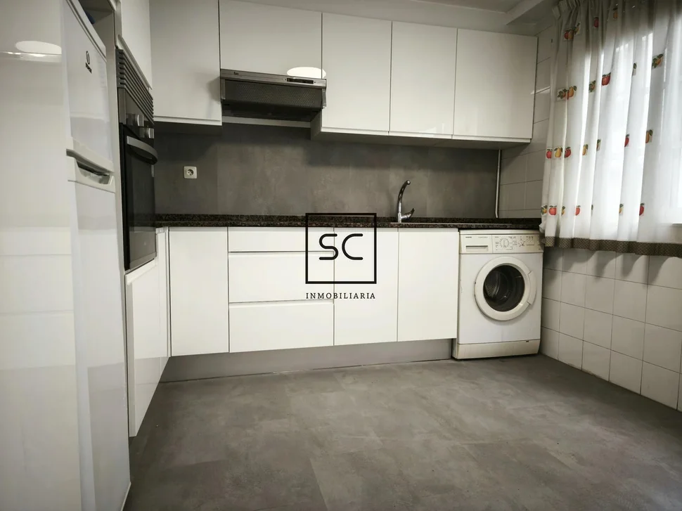 Piso con terraza y galerías en ferrol centro