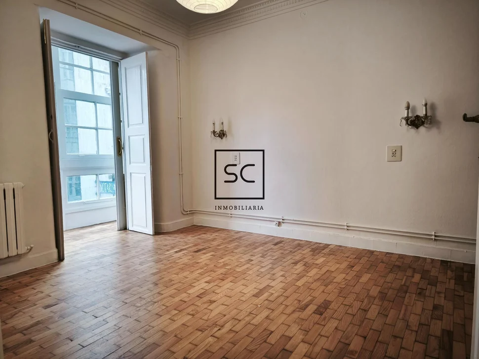 Piso con terraza y galerías en ferrol centro