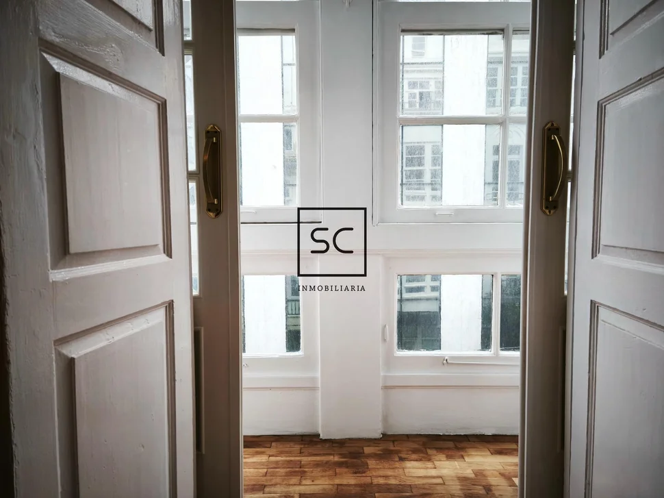 Piso con terraza y galerías en ferrol centro