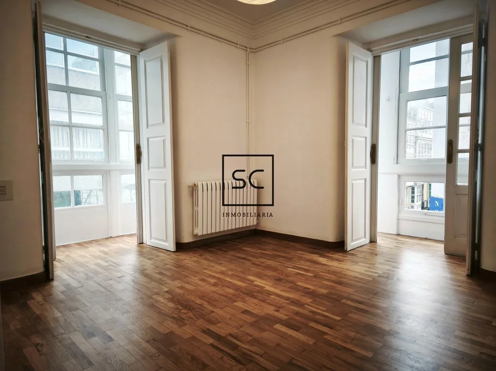 Piso con terraza y galerías en ferrol centro