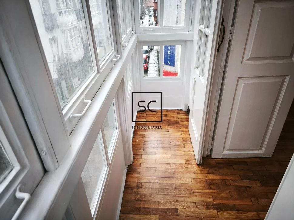 Piso con terraza y galerías en ferrol centro