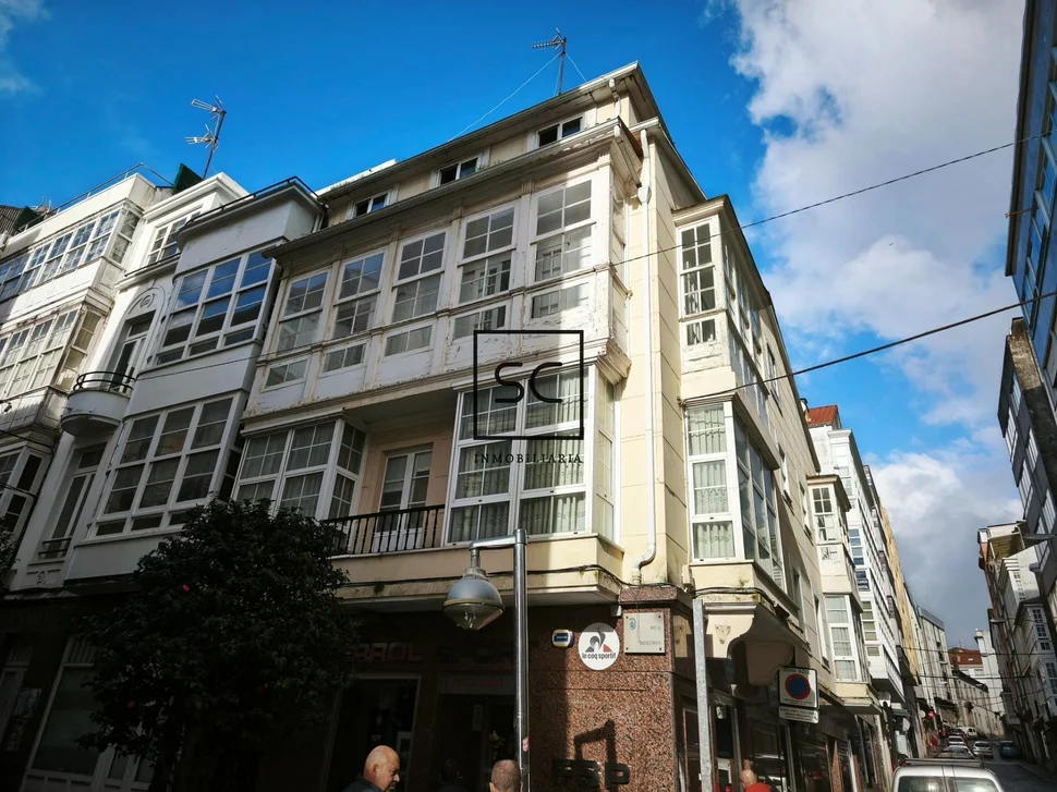 Piso con terraza y galerías en ferrol centro