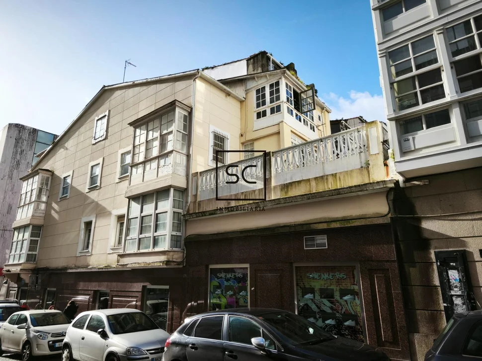Piso con terraza y galerías en ferrol centro