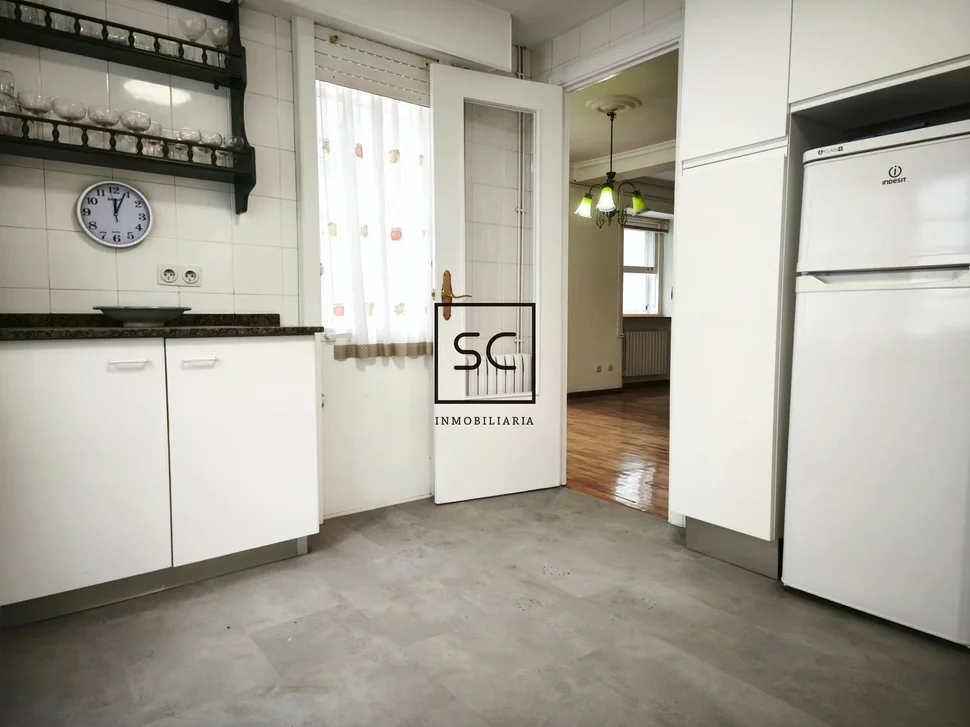 Piso con terraza y galerías en ferrol centro