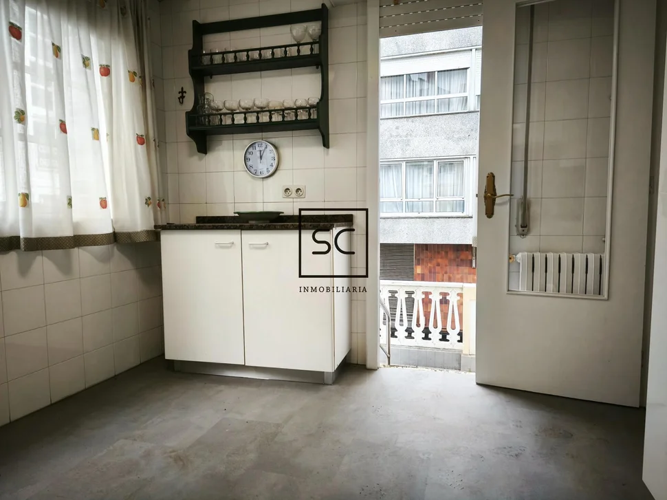 Piso con terraza y galerías en ferrol centro