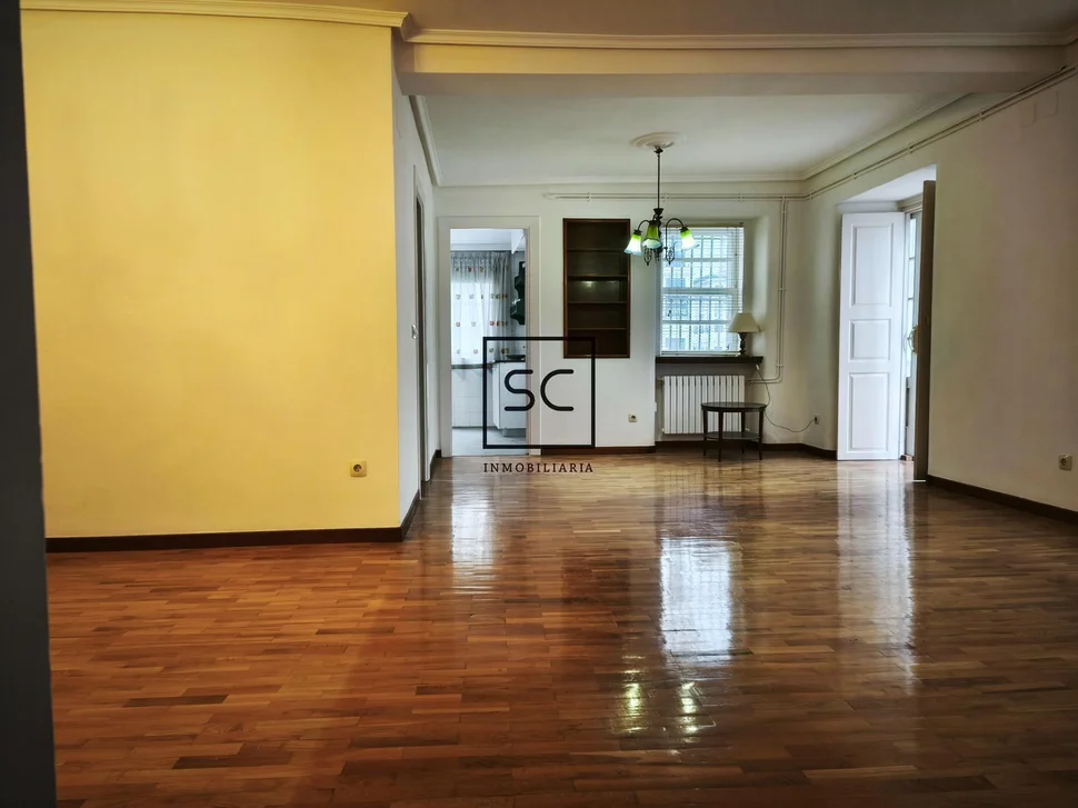 Piso con terraza y galerías en ferrol centro