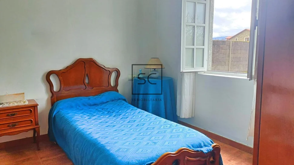 Luminosa casa con 9 habitaciones en o feal-xuvia, narón