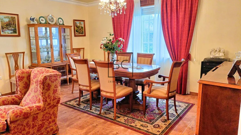 Luminosa casa con 9 habitaciones en o feal-xuvia, narón