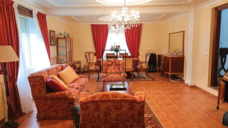 Luminosa casa con 9 habitaciones en o feal-xuvia, narón