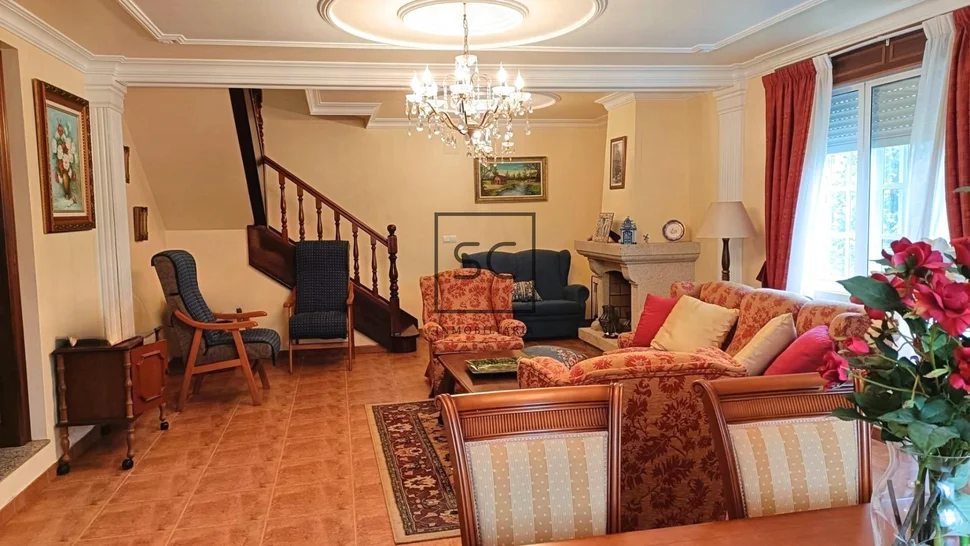 Luminosa casa con 9 habitaciones en o feal-xuvia, narón