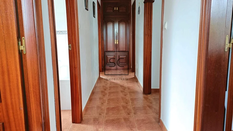 Luminosa casa con 9 habitaciones en o feal-xuvia, narón