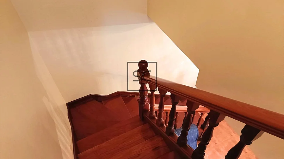 Luminosa casa con 9 habitaciones en o feal-xuvia, narón