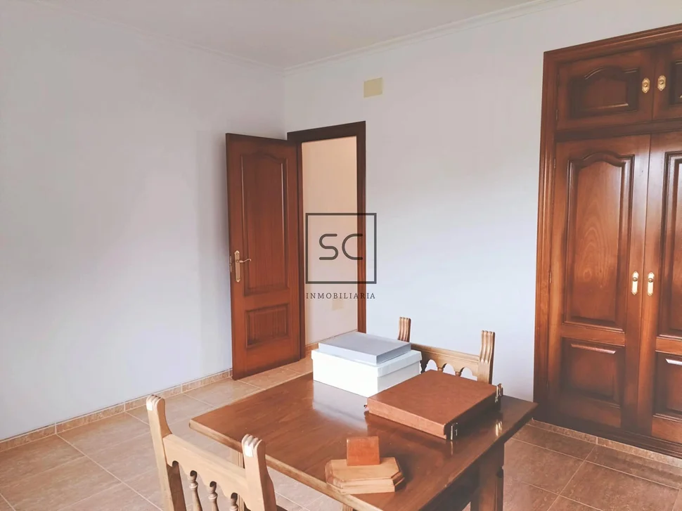 Luminosa casa con 9 habitaciones en o feal-xuvia, narón