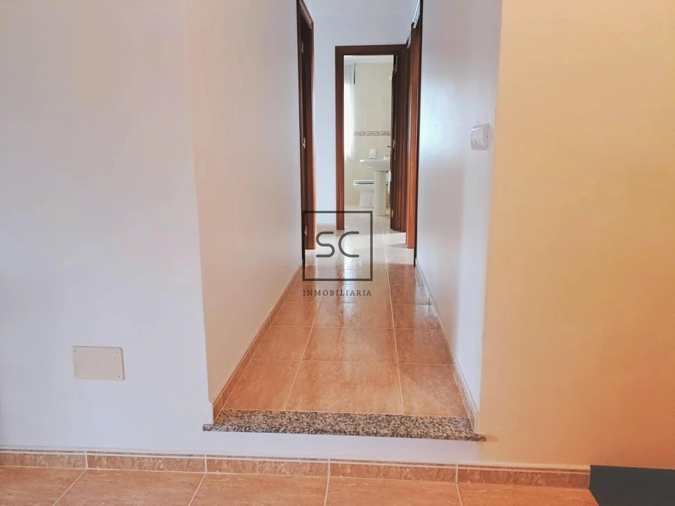 Luminosa casa con 9 habitaciones en o feal-xuvia, narón