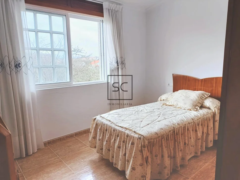 Luminosa casa con 9 habitaciones en o feal-xuvia, narón