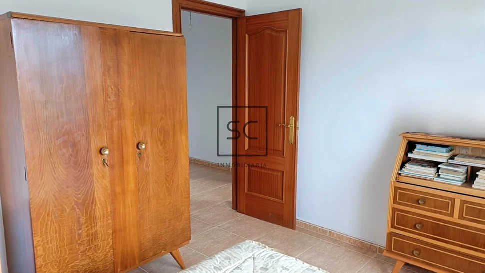 Luminosa casa con 9 habitaciones en o feal-xuvia, narón