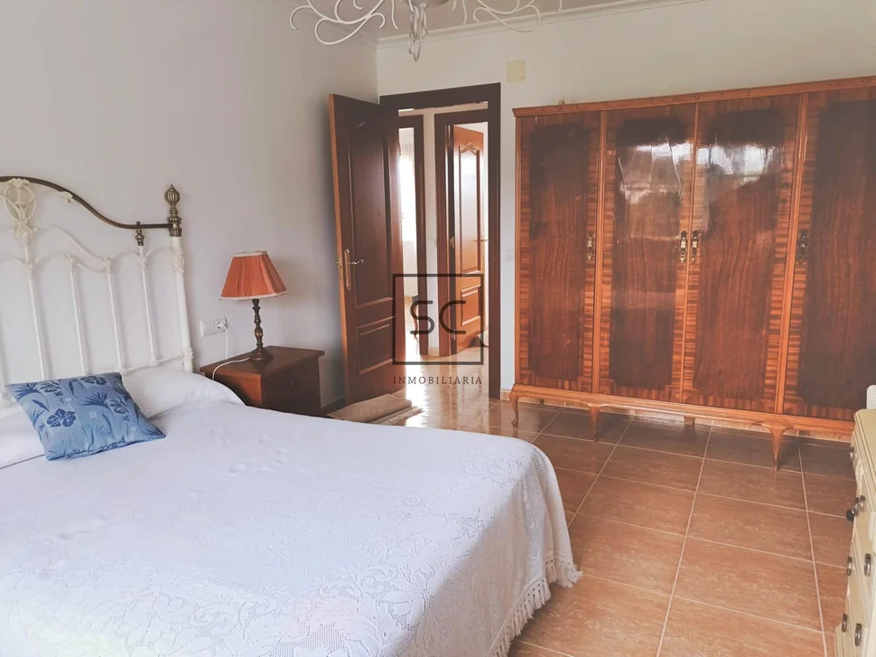 Luminosa casa con 9 habitaciones en o feal-xuvia, narón