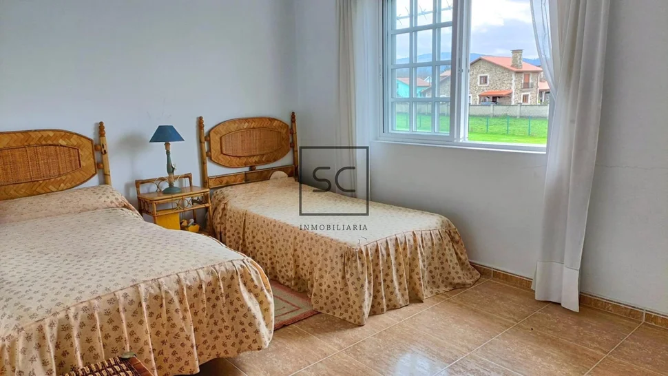 Luminosa casa con 9 habitaciones en o feal-xuvia, narón