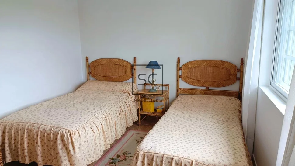 Luminosa casa con 9 habitaciones en o feal-xuvia, narón