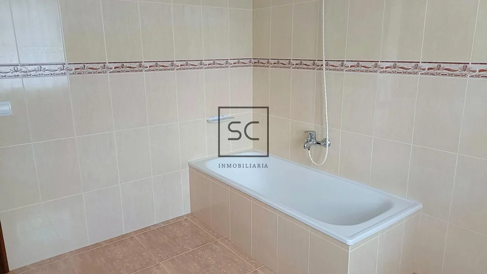 Luminosa casa con 9 habitaciones en o feal-xuvia, narón