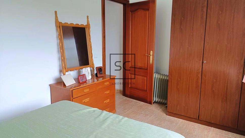 Luminosa casa con 9 habitaciones en o feal-xuvia, narón