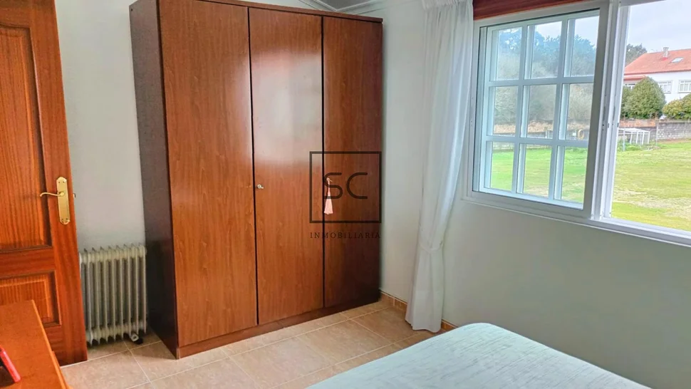 Luminosa casa con 9 habitaciones en o feal-xuvia, narón