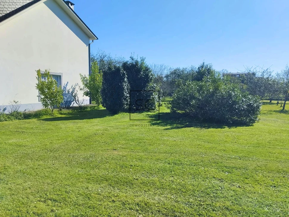 Luminosa casa con 9 habitaciones en o feal-xuvia, narón