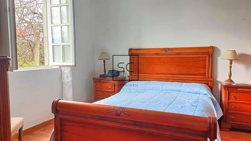 Luminosa casa con 9 habitaciones en o feal-xuvia, narón