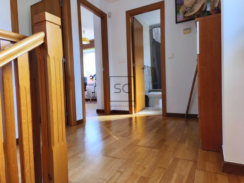 Chalet en mugardos con doble garaje y amplio patio