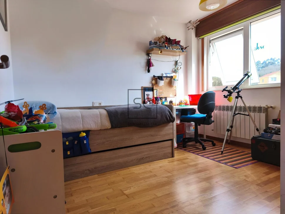 Chalet en mugardos con doble garaje y amplio patio